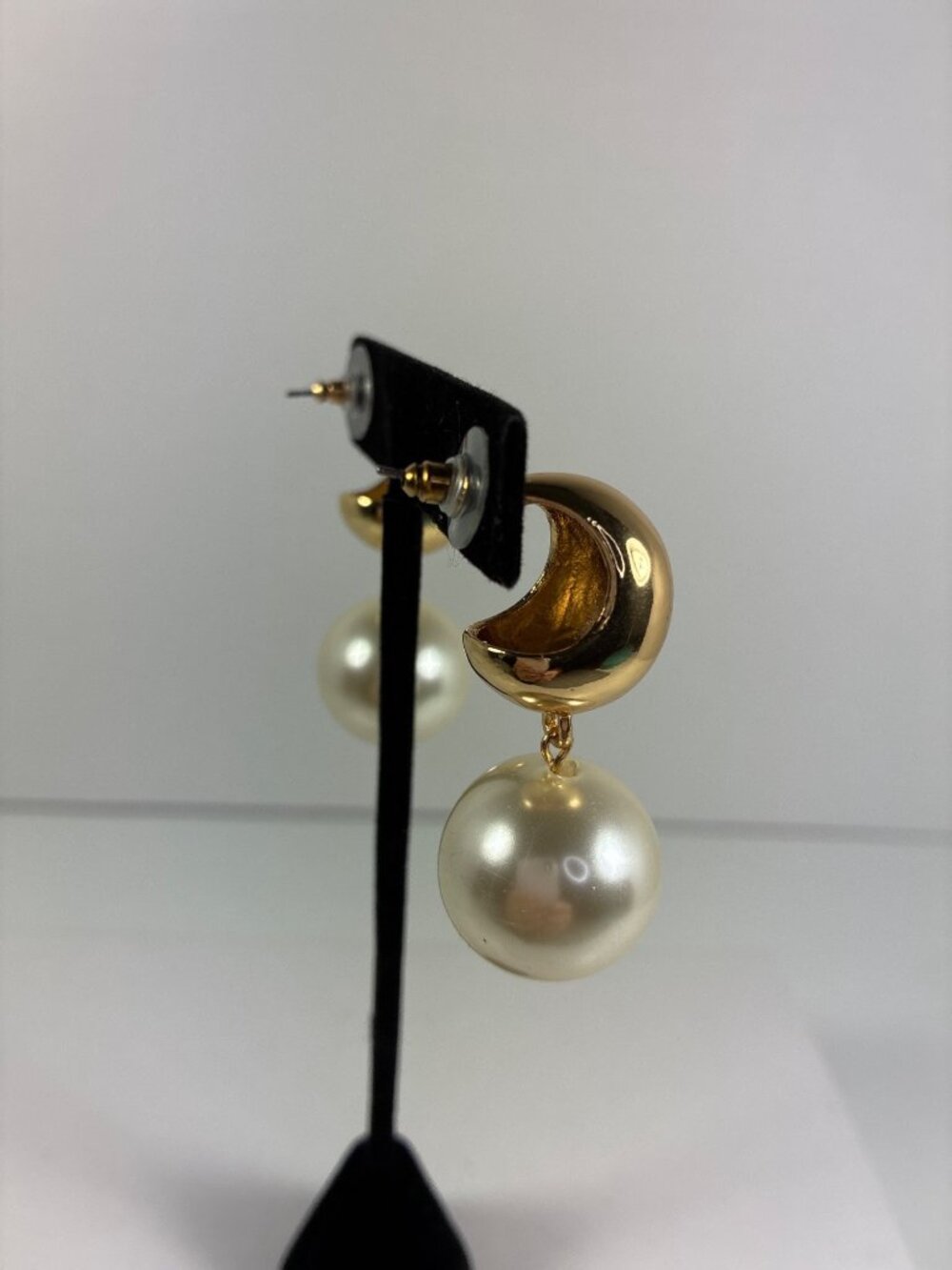 Gold Tone Pearl Drop Hoop Earrings Large Faux Pearl Statement Dangle Modern - Picture 7 of 8
